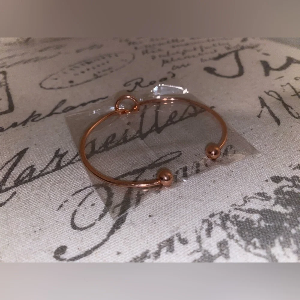 Rose gold Infinity bracelet - Picture 3 of 3